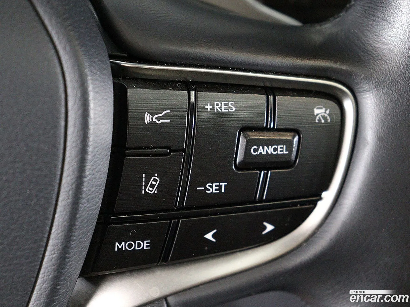 Lexus ES300h 7th Gen 2022 — 5