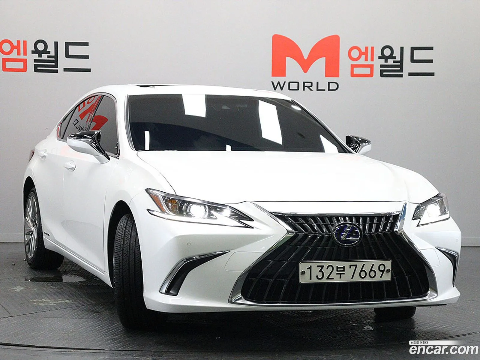 Lexus ES300h 7th Gen 2022 — 7