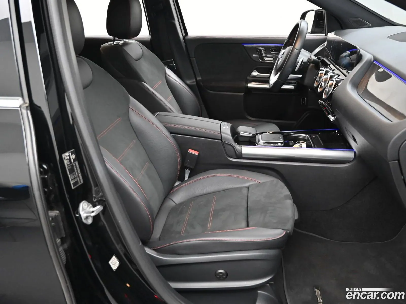 Mercedes-Benz GLA-Class H247 2020 — 17