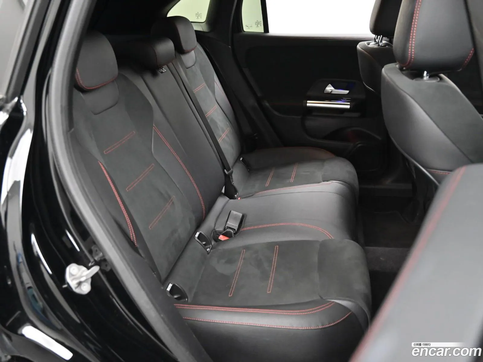 Mercedes-Benz GLA-Class H247 2020 — 16