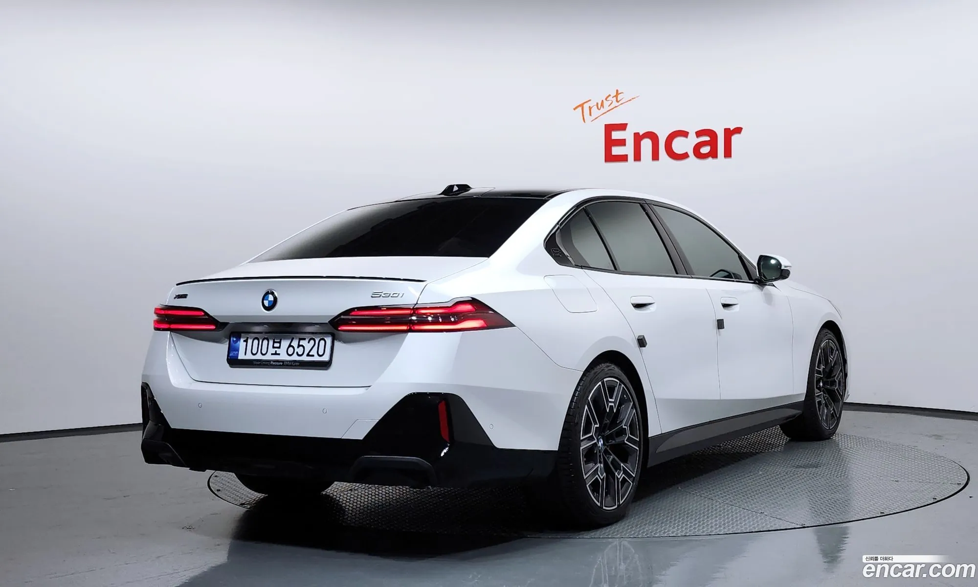 BMW 5 Series 2025 — 17