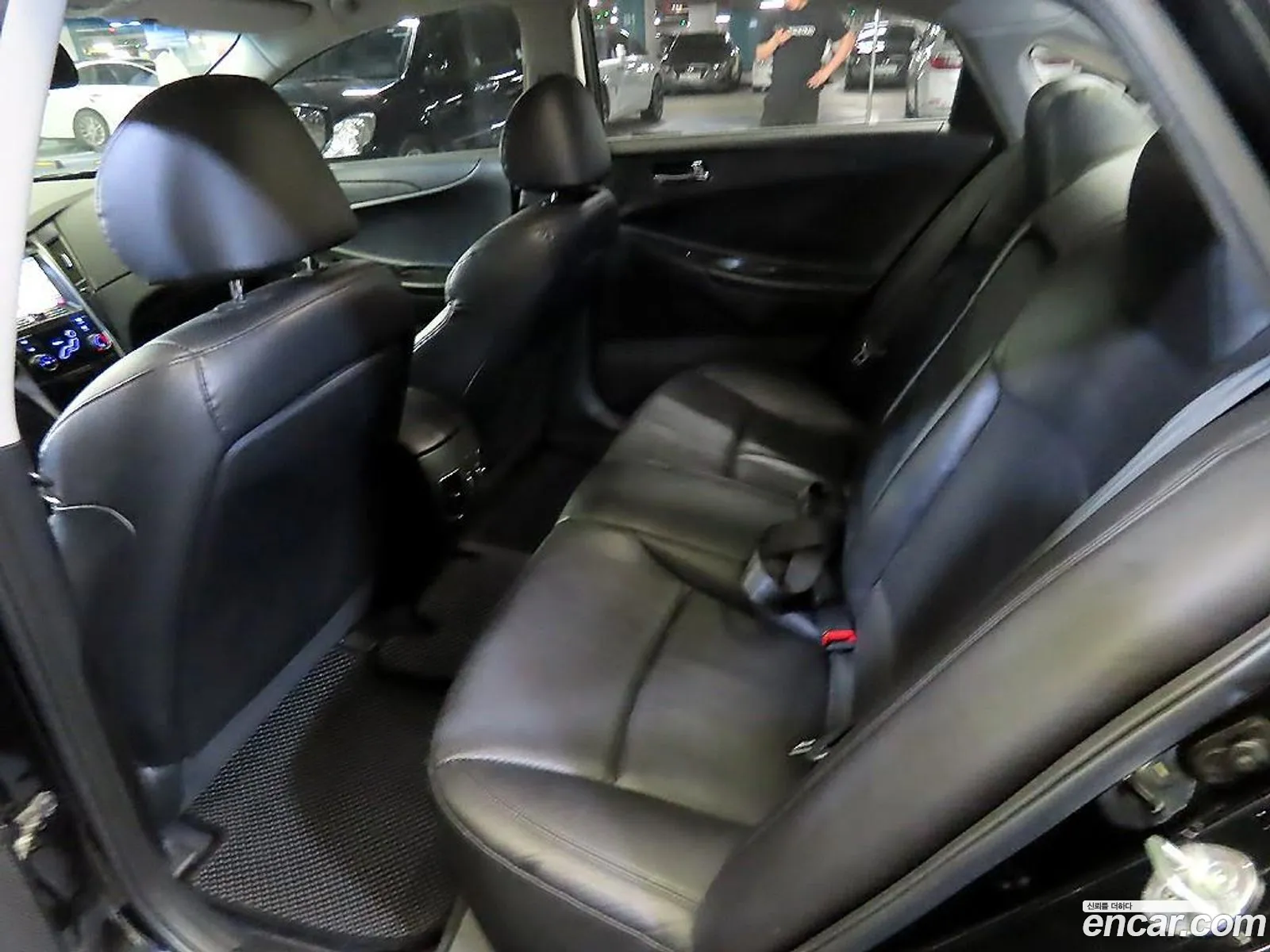 Hyundai YF Sonata 2012 — 15