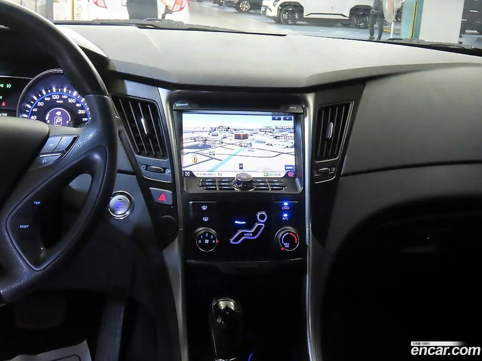 Hyundai YF Sonata 2012 — 19