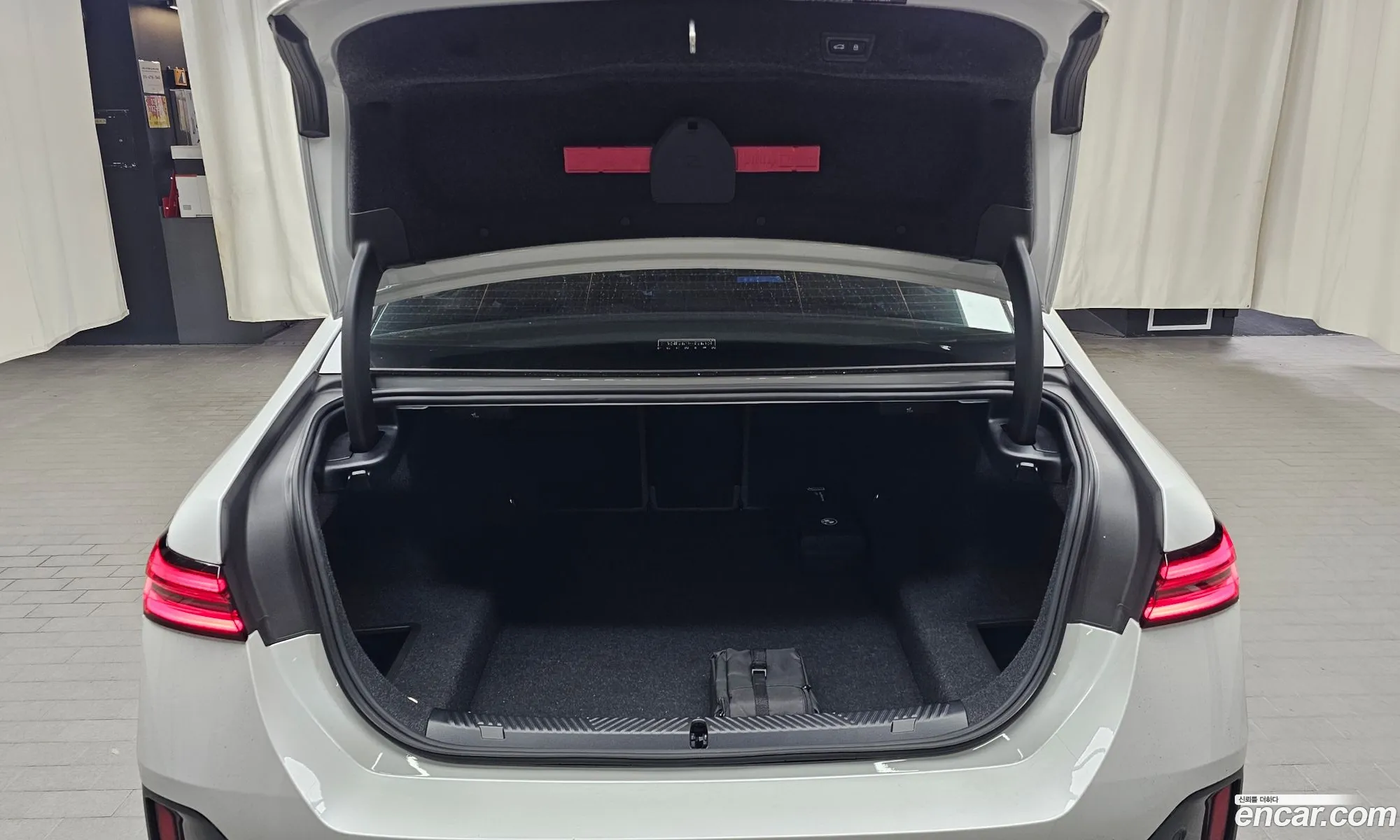 BMW 5 Series 2025 — 16