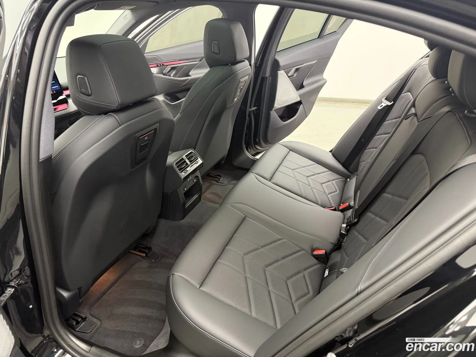 BMW 5 Series 2025 — 17