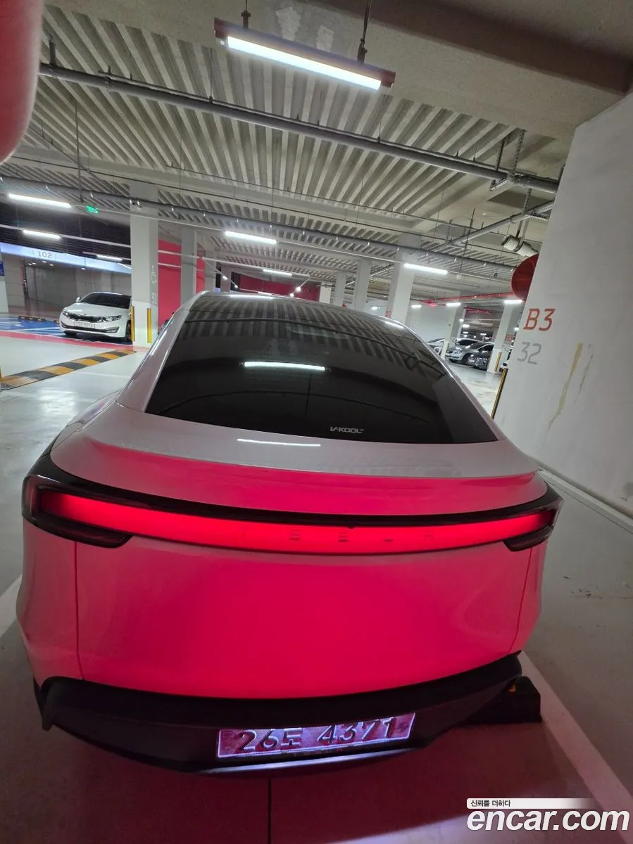Tesla Model Y 2025 — 3