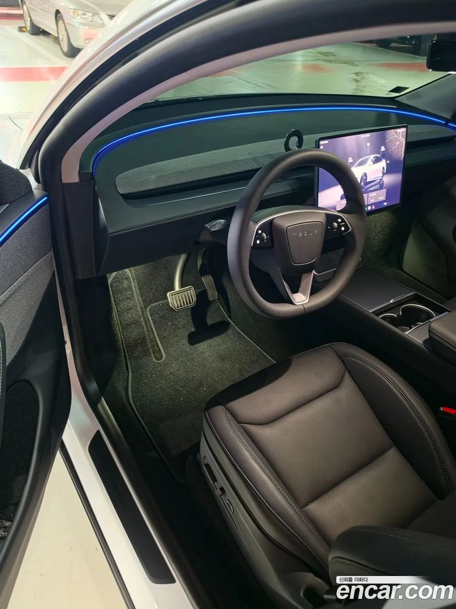 Tesla Model Y 2025 — 11