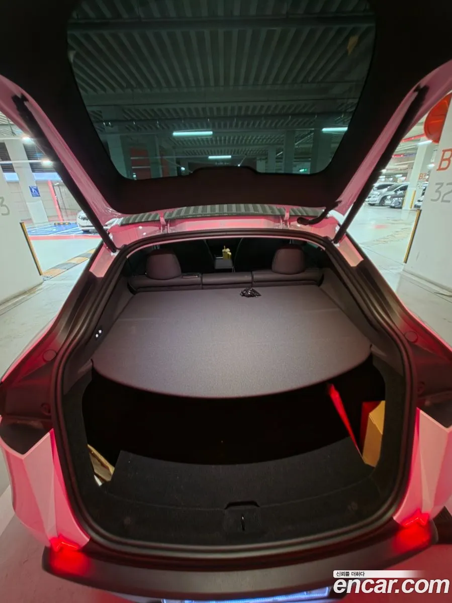 Tesla Model Y 2025 — 6