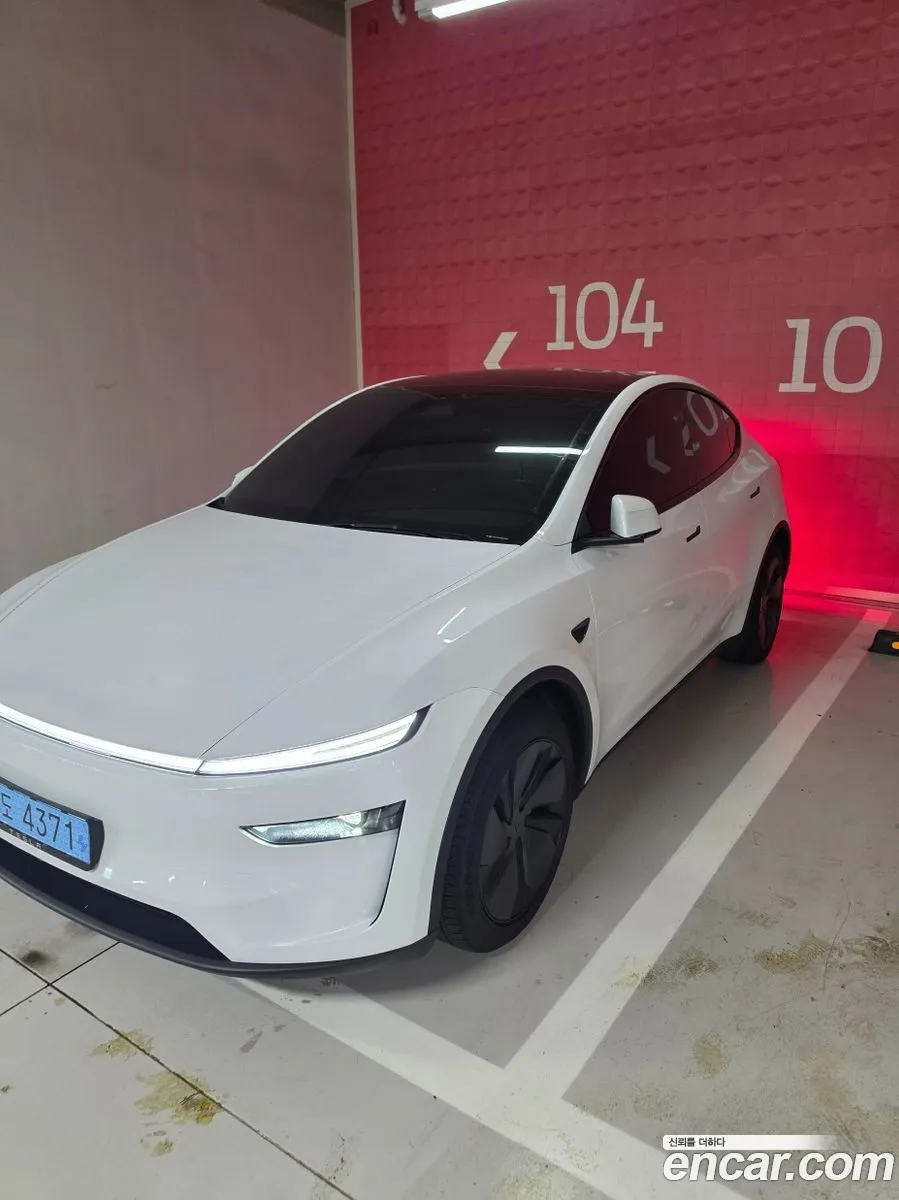 Tesla Model Y 2025 — 7
