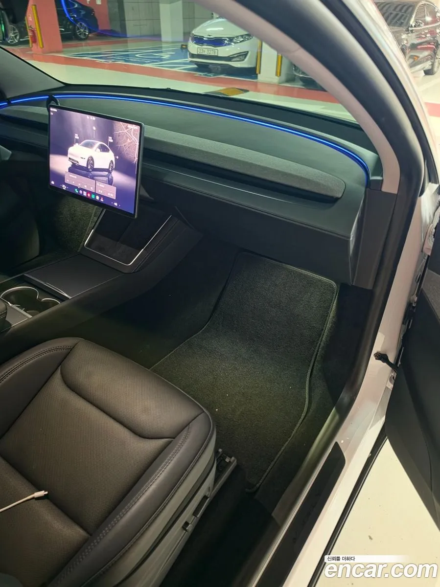 Tesla Model Y 2025 — 4