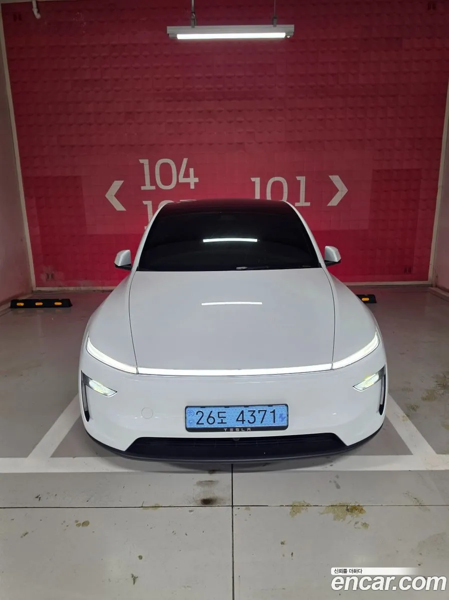 Tesla Model Y 2025 — 10