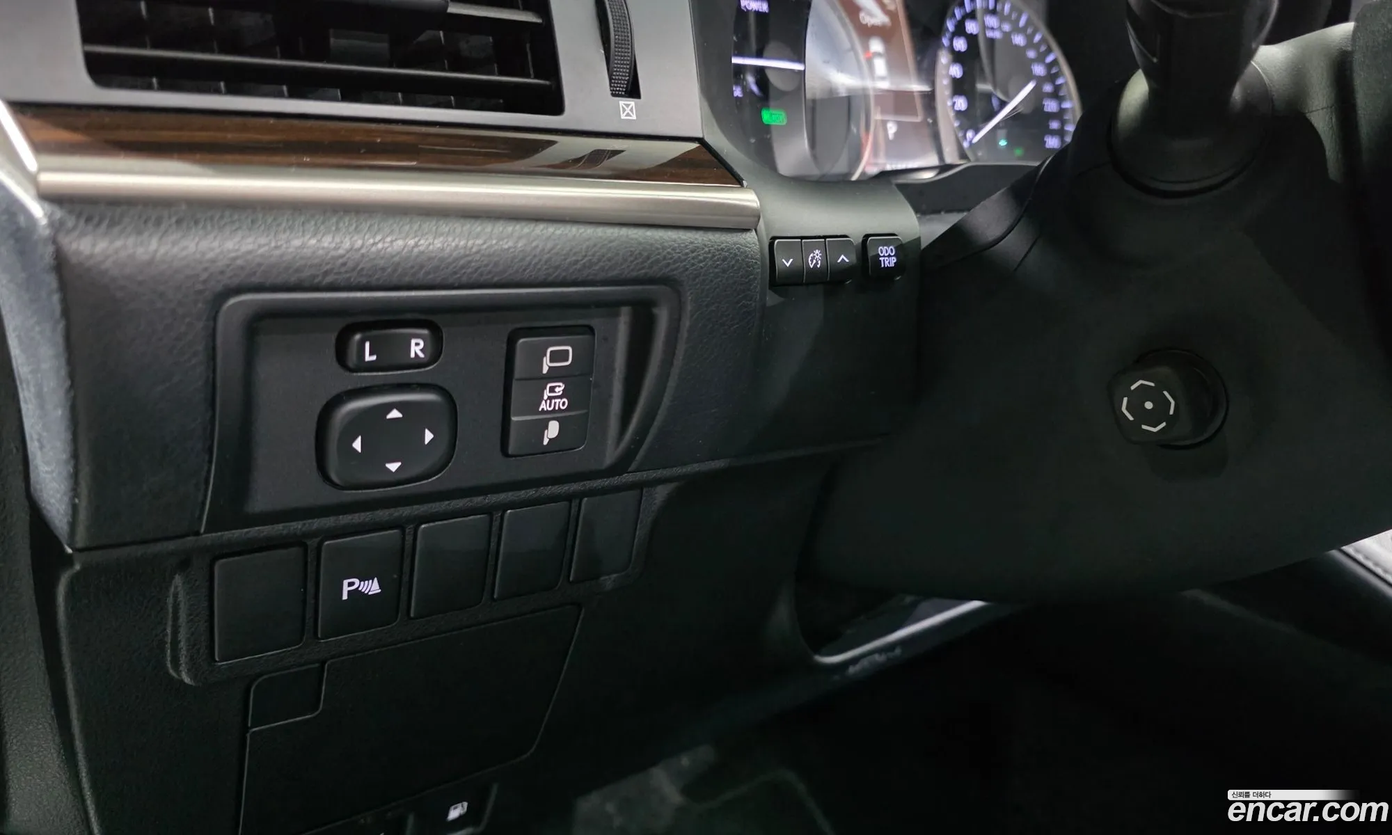 Lexus ES300h 2017 — 10