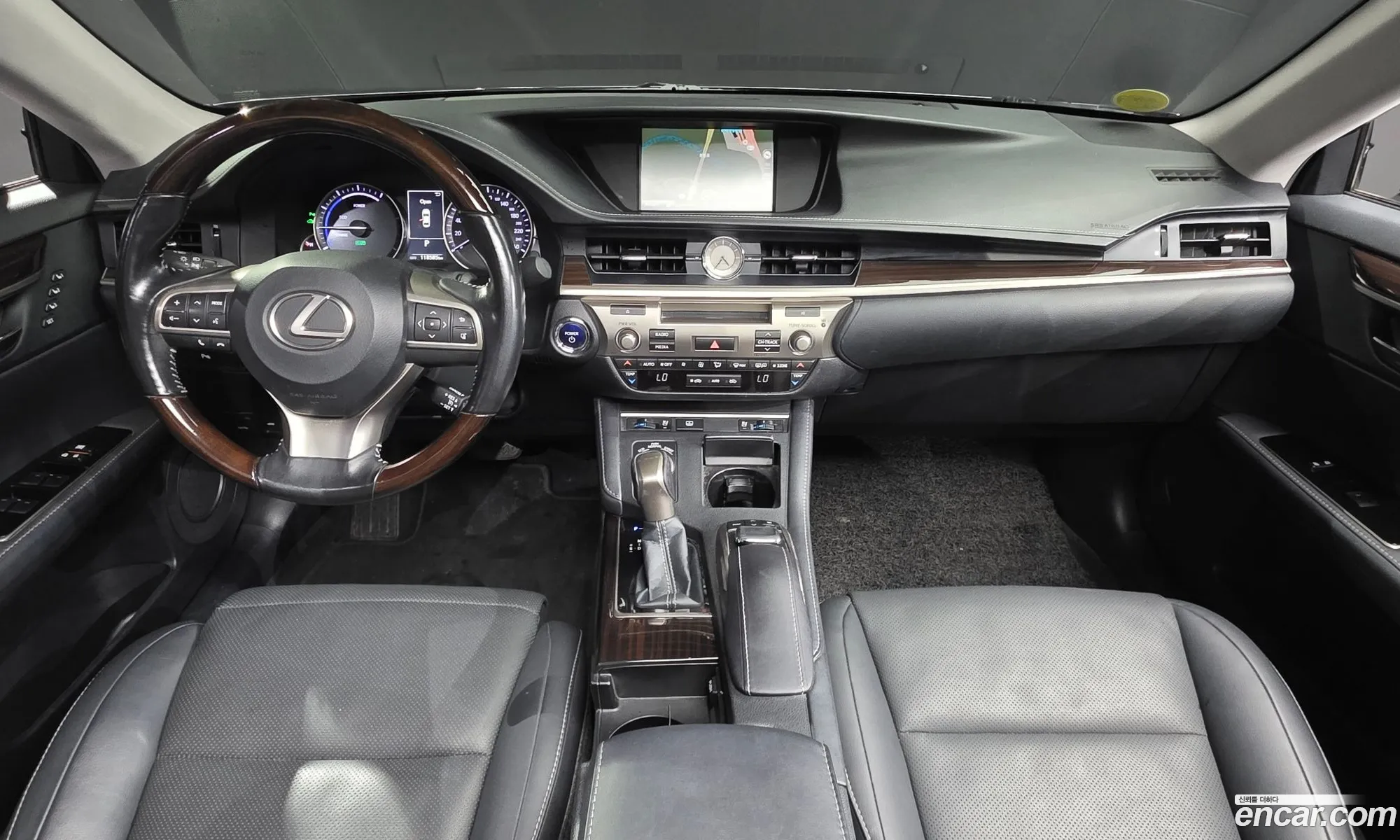 Lexus ES300h 2017 — 7