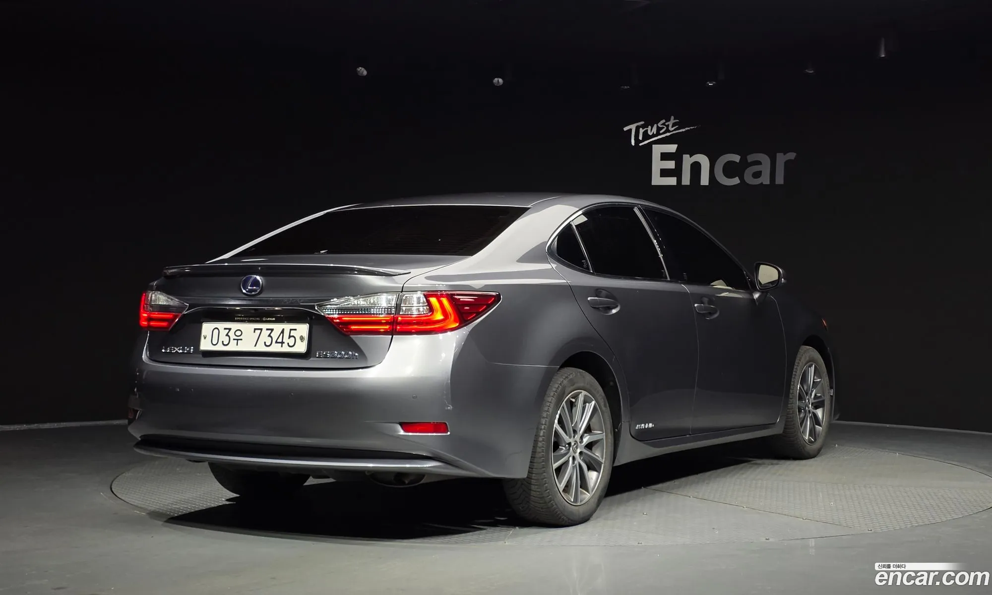 Lexus ES300h 2017 — 16