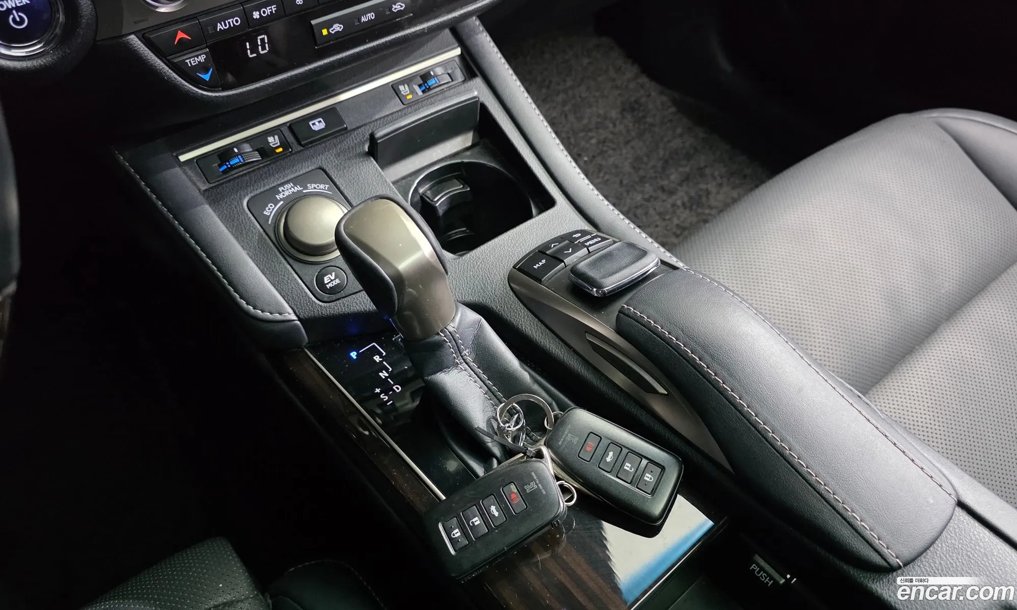 Lexus ES300h 2017 — 12