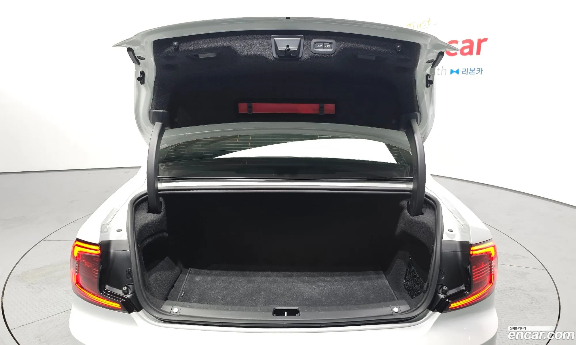 Volvo S90 2021 — 27