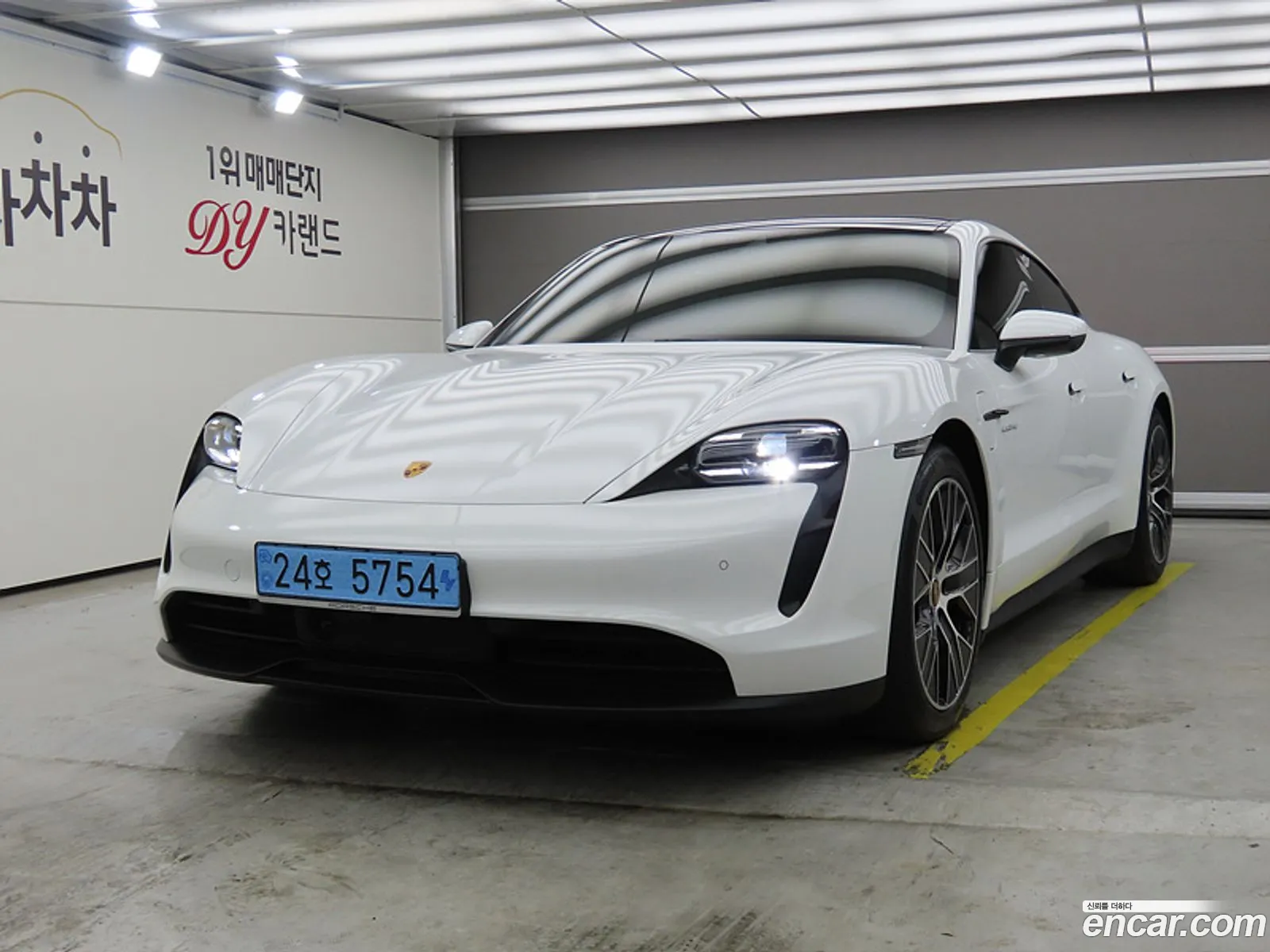 Porsche Taycan 2023 — 17