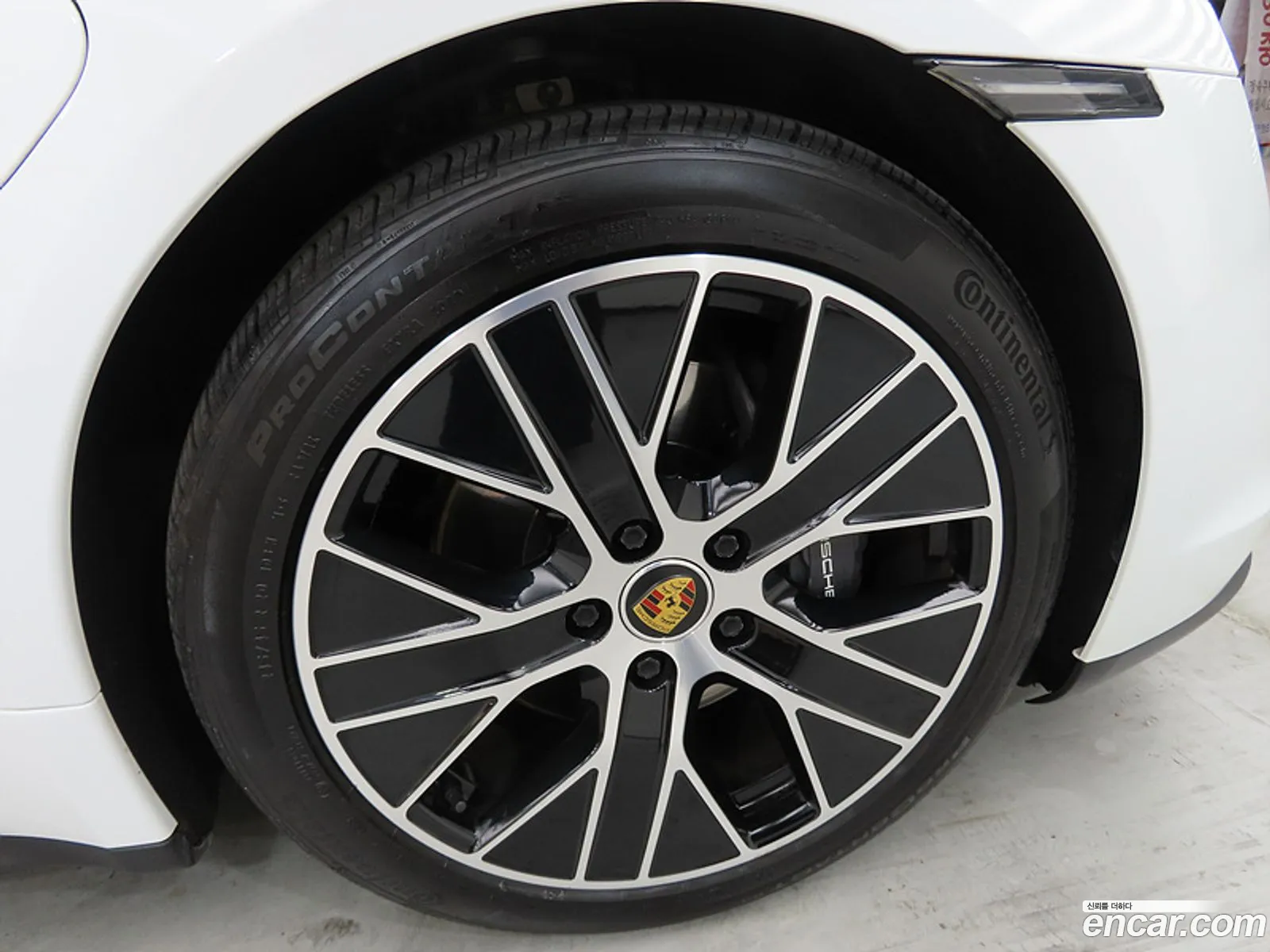 Porsche Taycan 2023 — 20