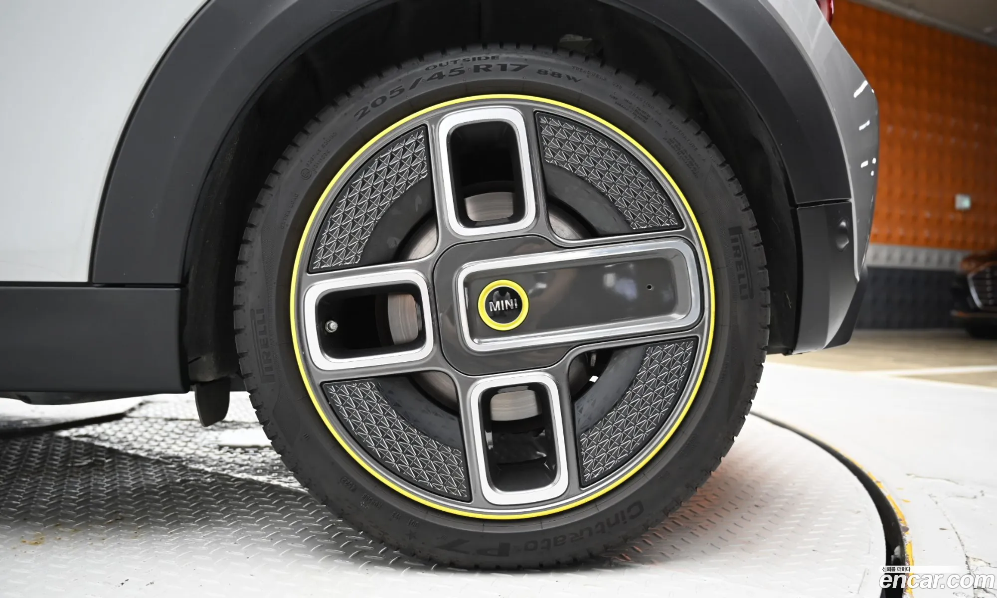 Mini Cooper Electric 2023 — 17
