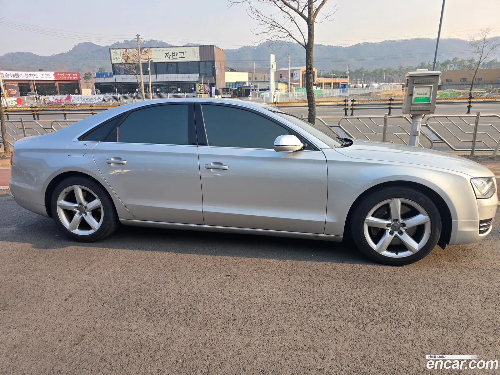Audi A8 2010 — 11