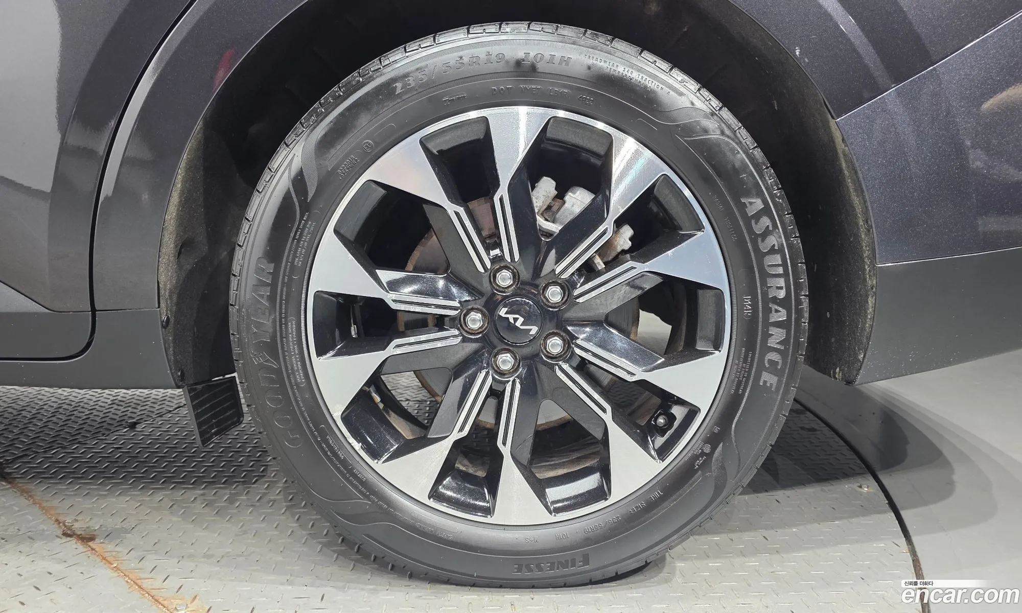 Kia Carnival 2023 KNANC81BBPS281163 — 2