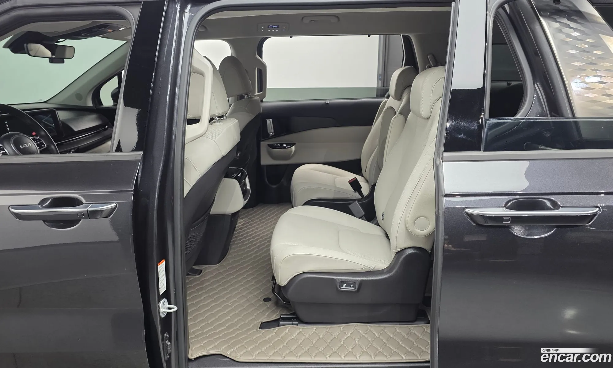 Kia Carnival 2023 KNANC81BBPS281163 — 10