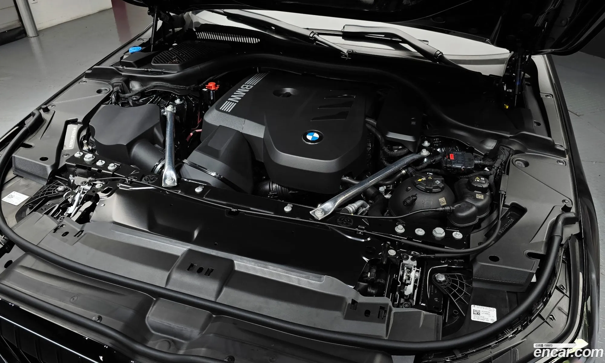 BMW 5 Series 2025 WBA21FJ02TCW02552 — 11
