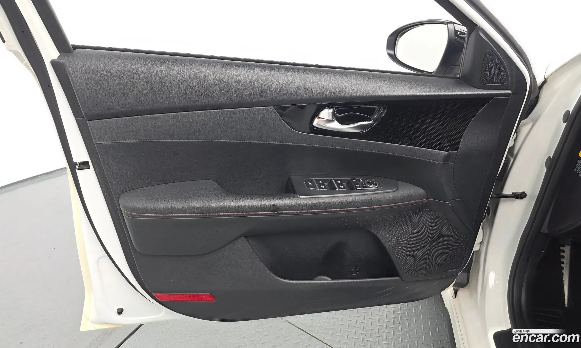 Kia K3 2019 — 17