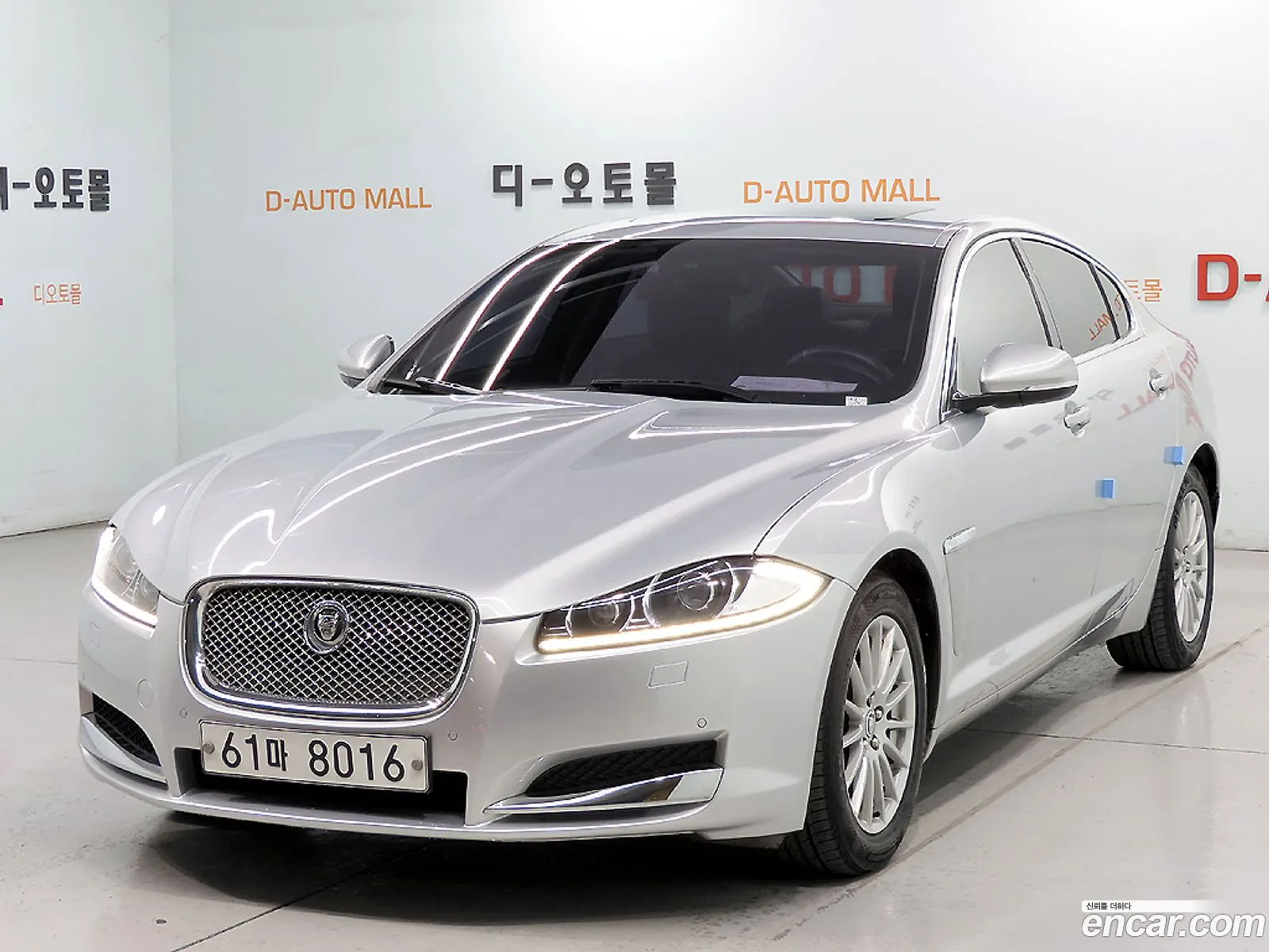 Jaguar XF 2013 — 18