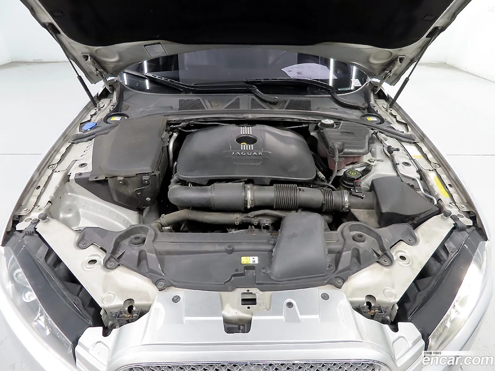 Jaguar XF 2013 — 19
