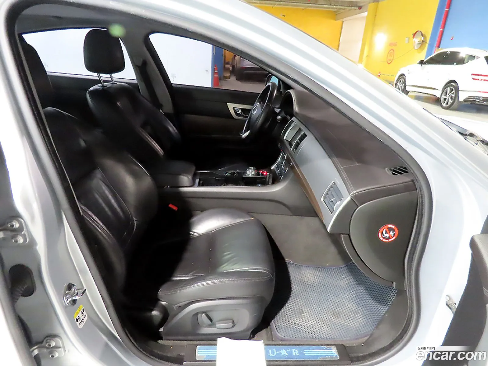 Jaguar XF 2013 — 14