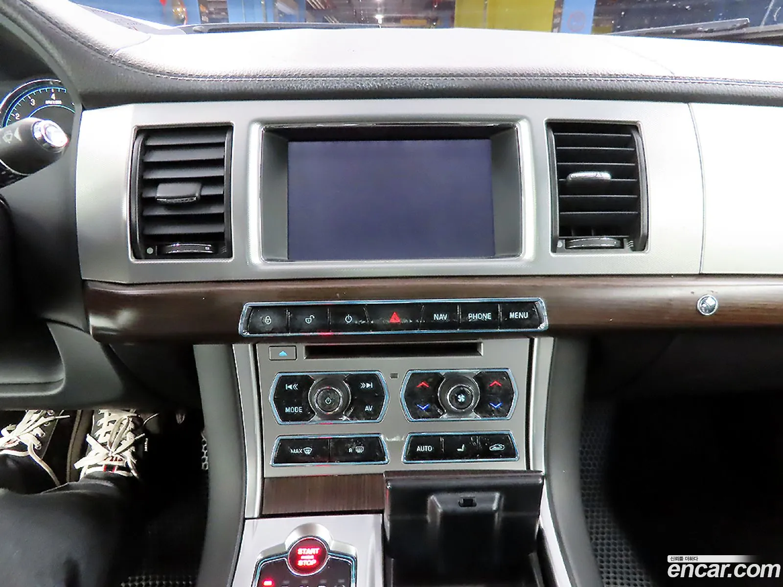 Jaguar XF 2013 — 11
