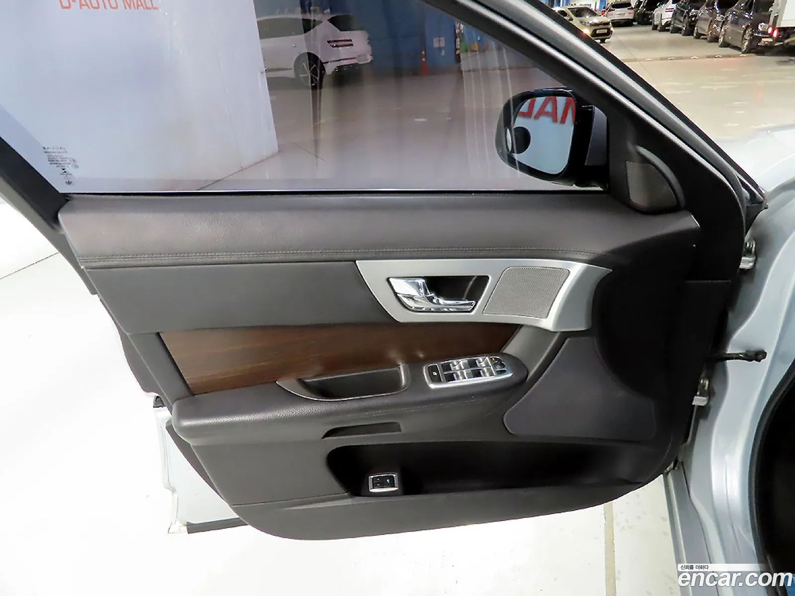 Jaguar XF 2013 — 12