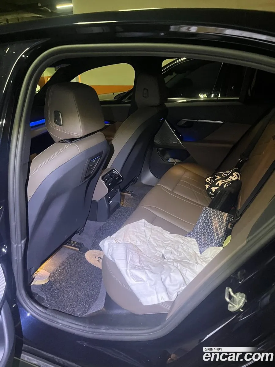 BMW 5 Series 2025 — 12