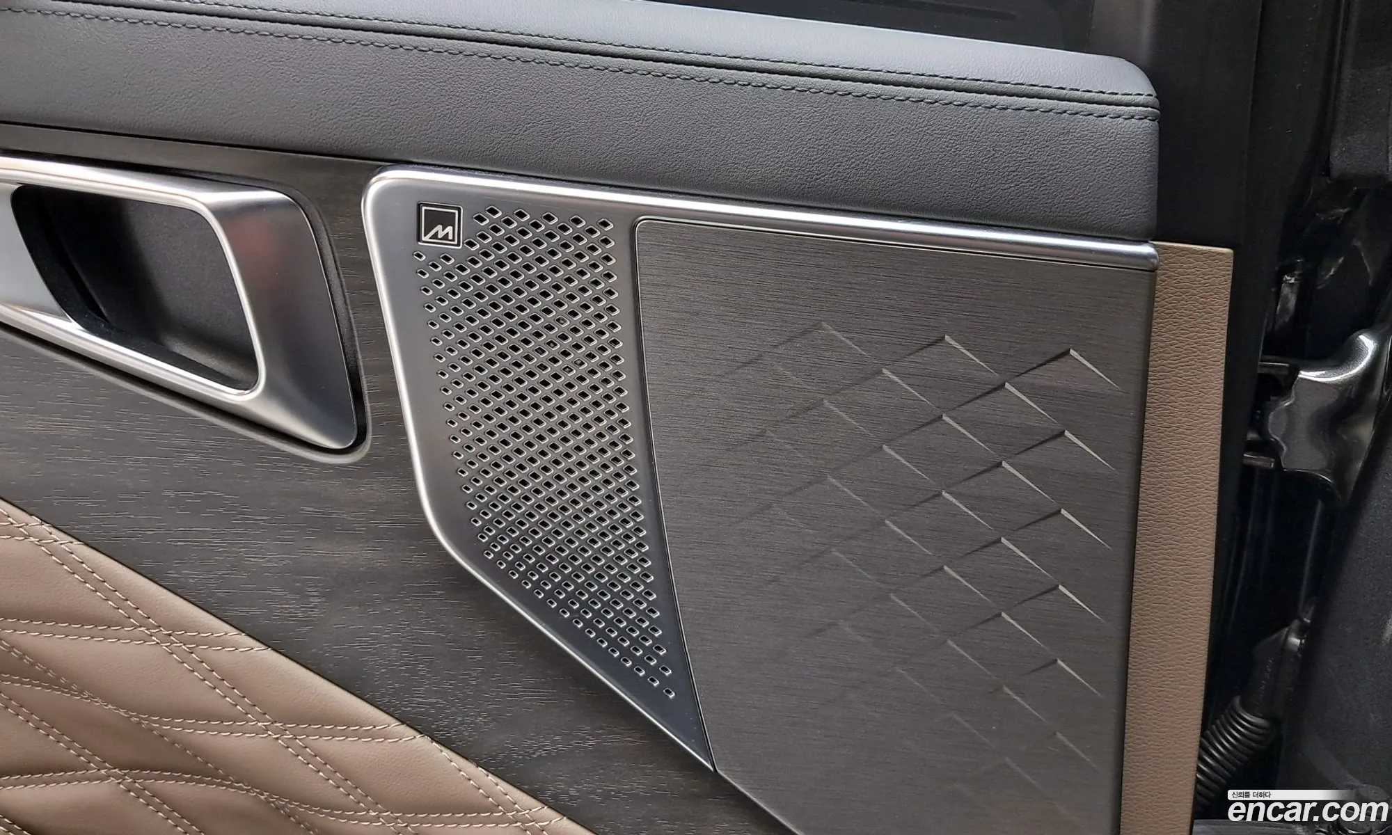 Kia K8 Hybrid 2023 — 22