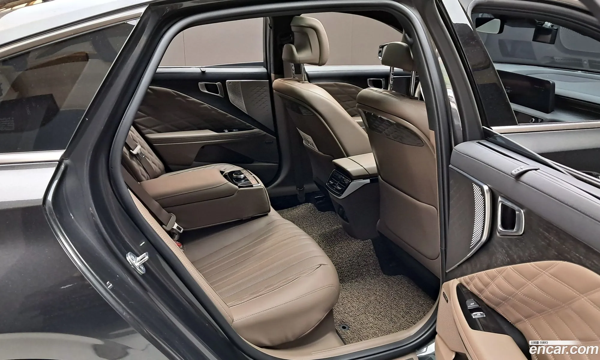 Kia K8 Hybrid 2023 — 18
