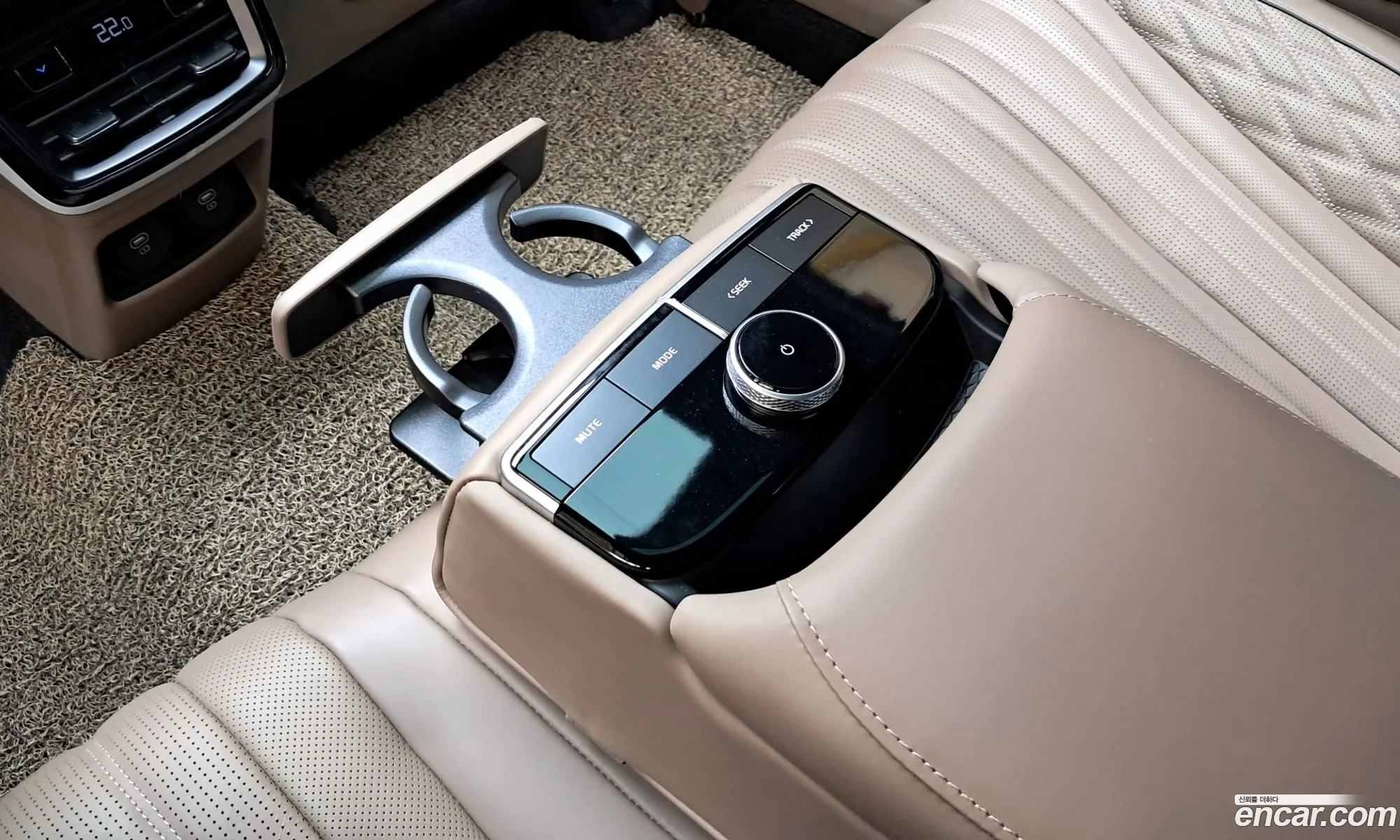 Kia K8 Hybrid 2023 — 12
