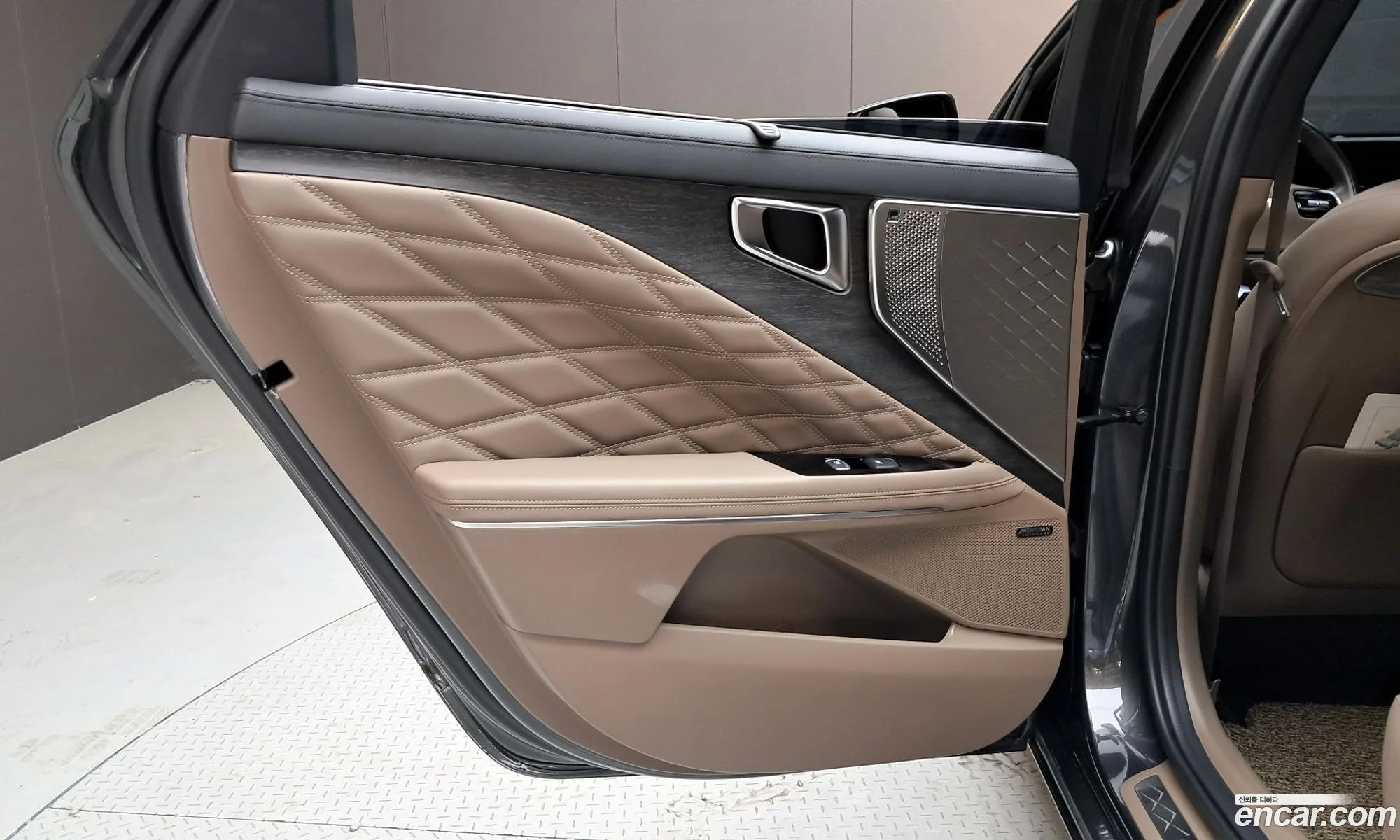 Kia K8 Hybrid 2023 — 30