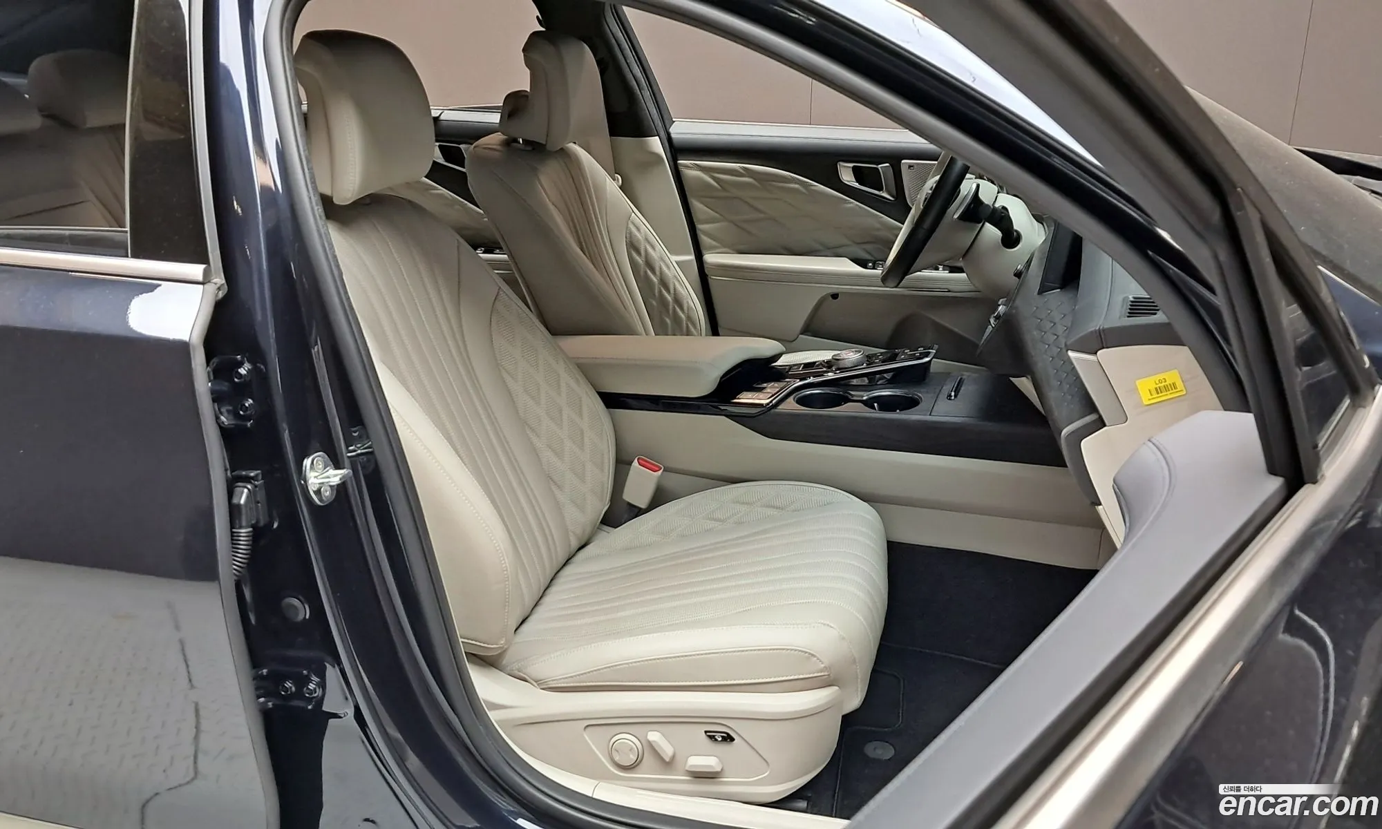 Kia K8 Hybrid 2022 — 21