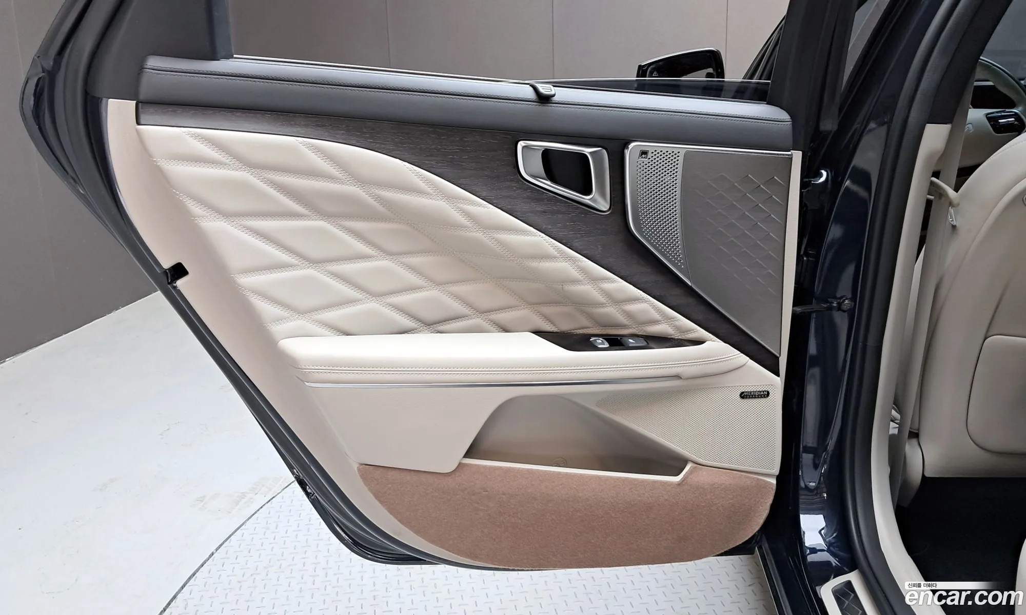 Kia K8 Hybrid 2022 — 11