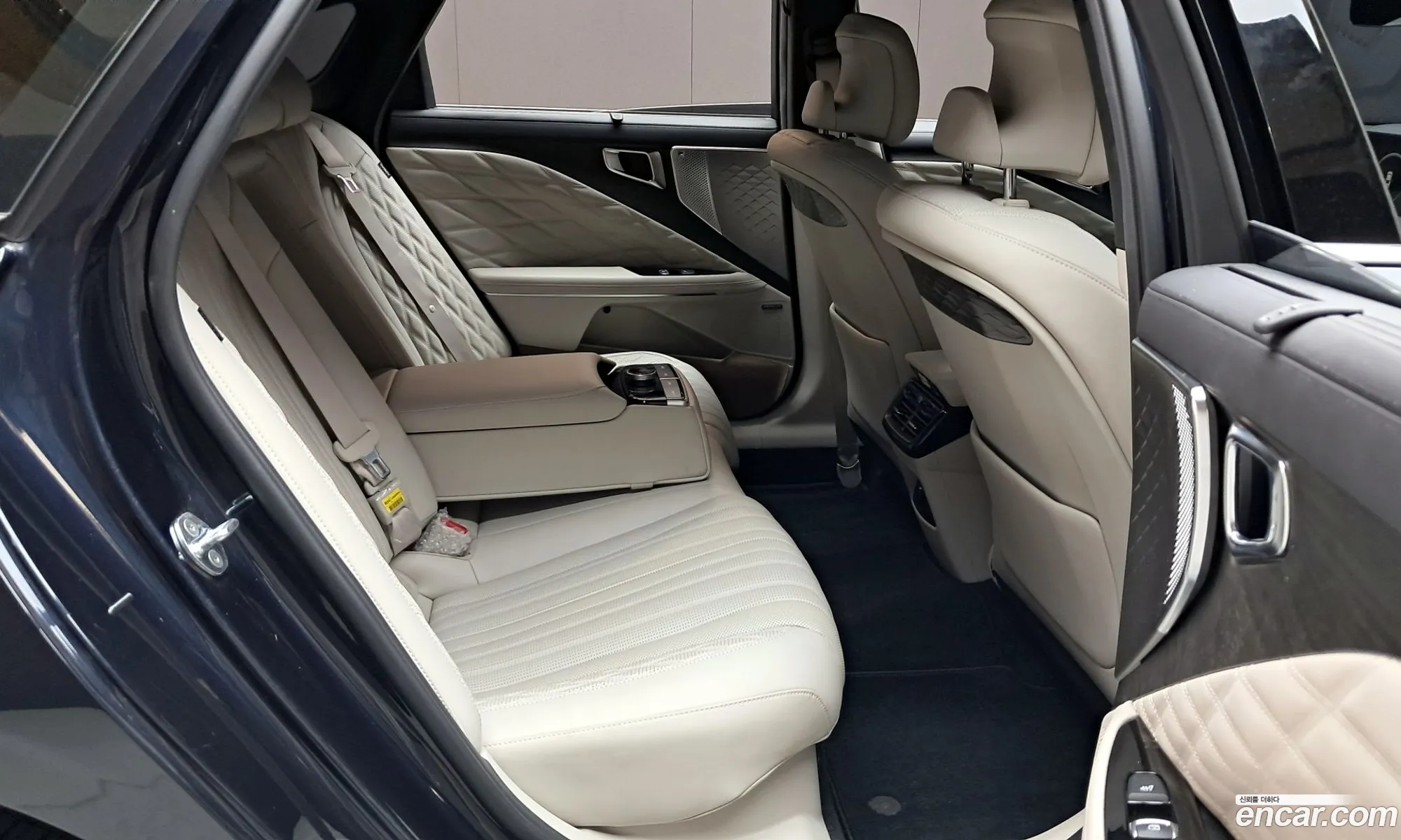 Kia K8 Hybrid 2022 — 38