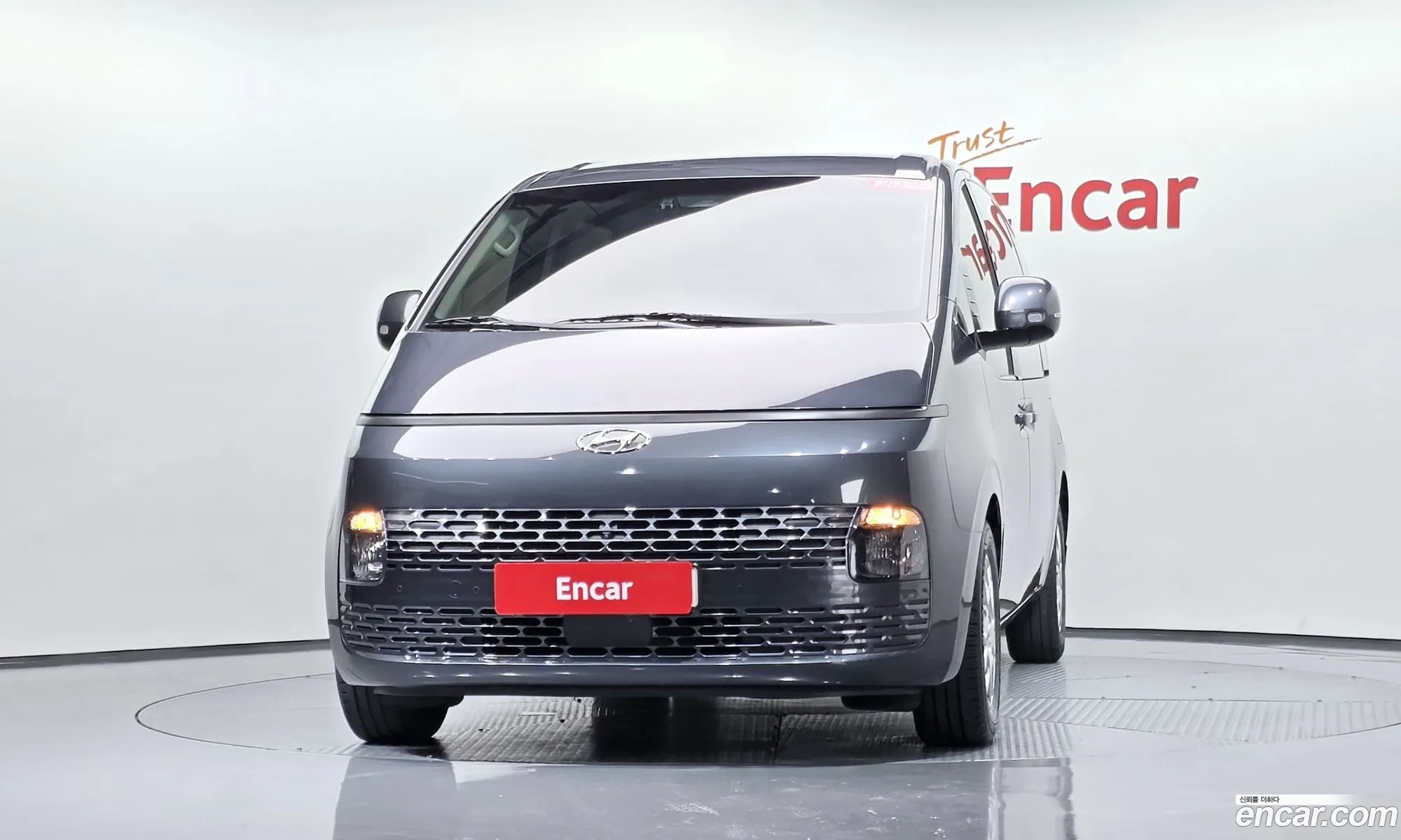 Hyundai Staria 2023 — 2