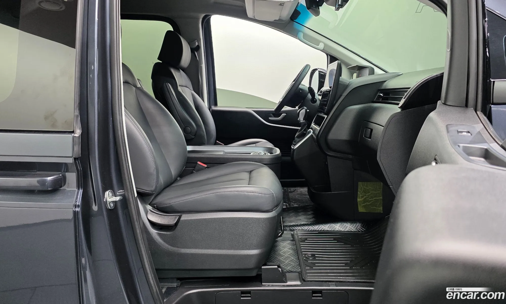 Hyundai Staria 2023 — 32