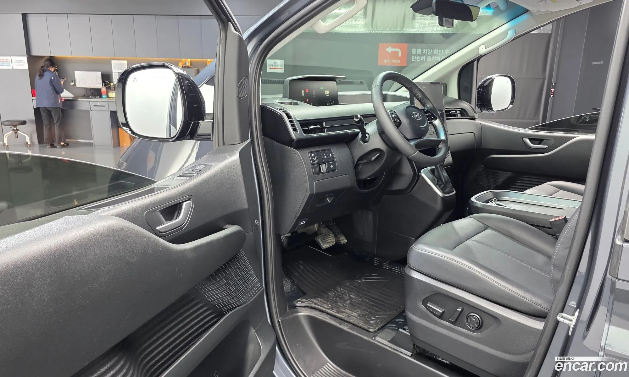 Hyundai Staria 2023 — 3