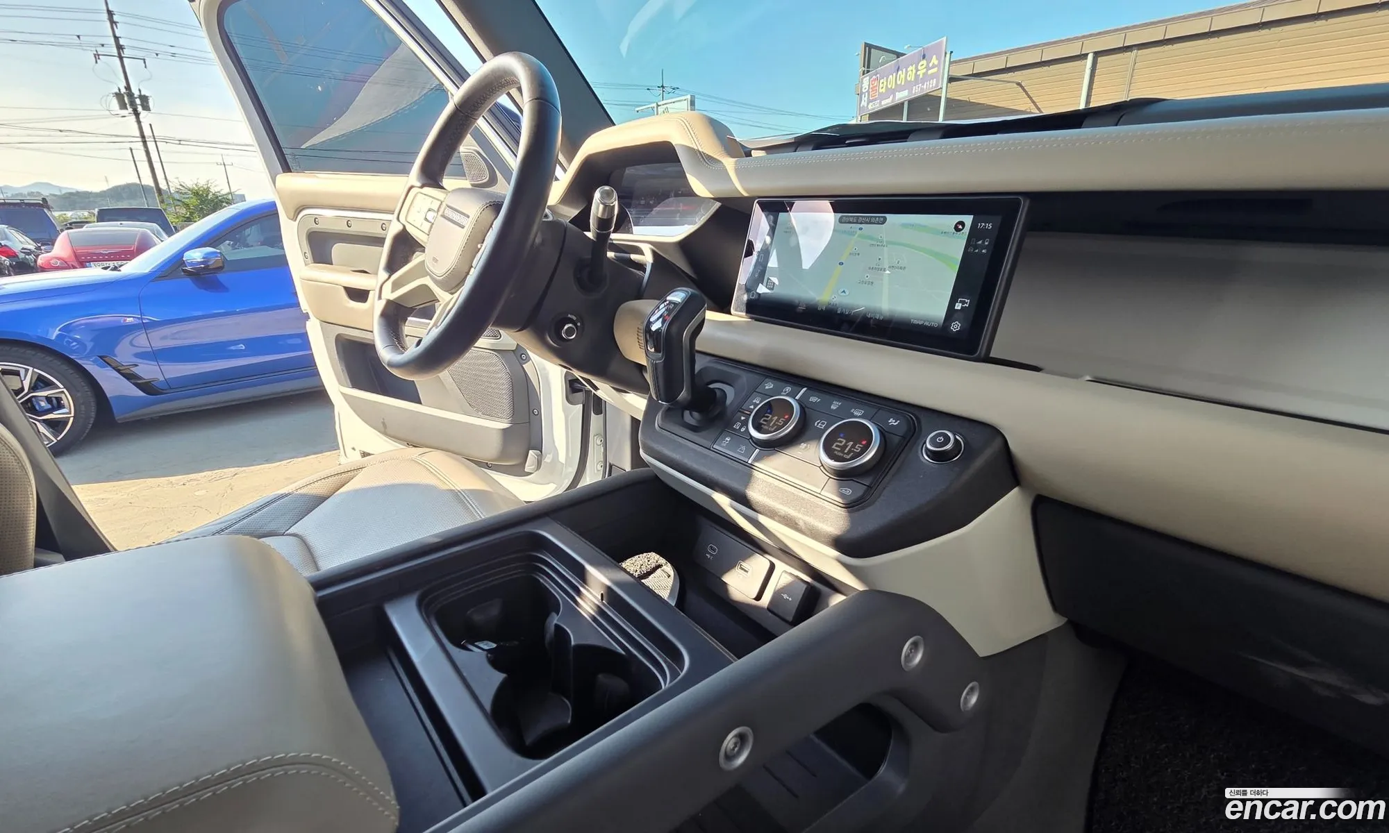 Land Rover Defender 2021 — 16