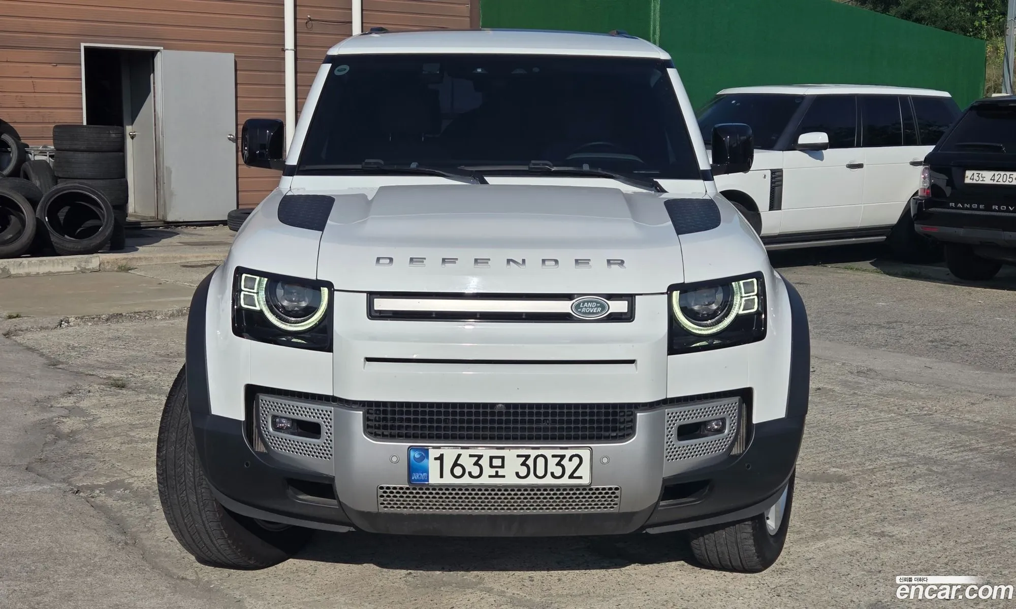 Land Rover Defender 2021 — 17