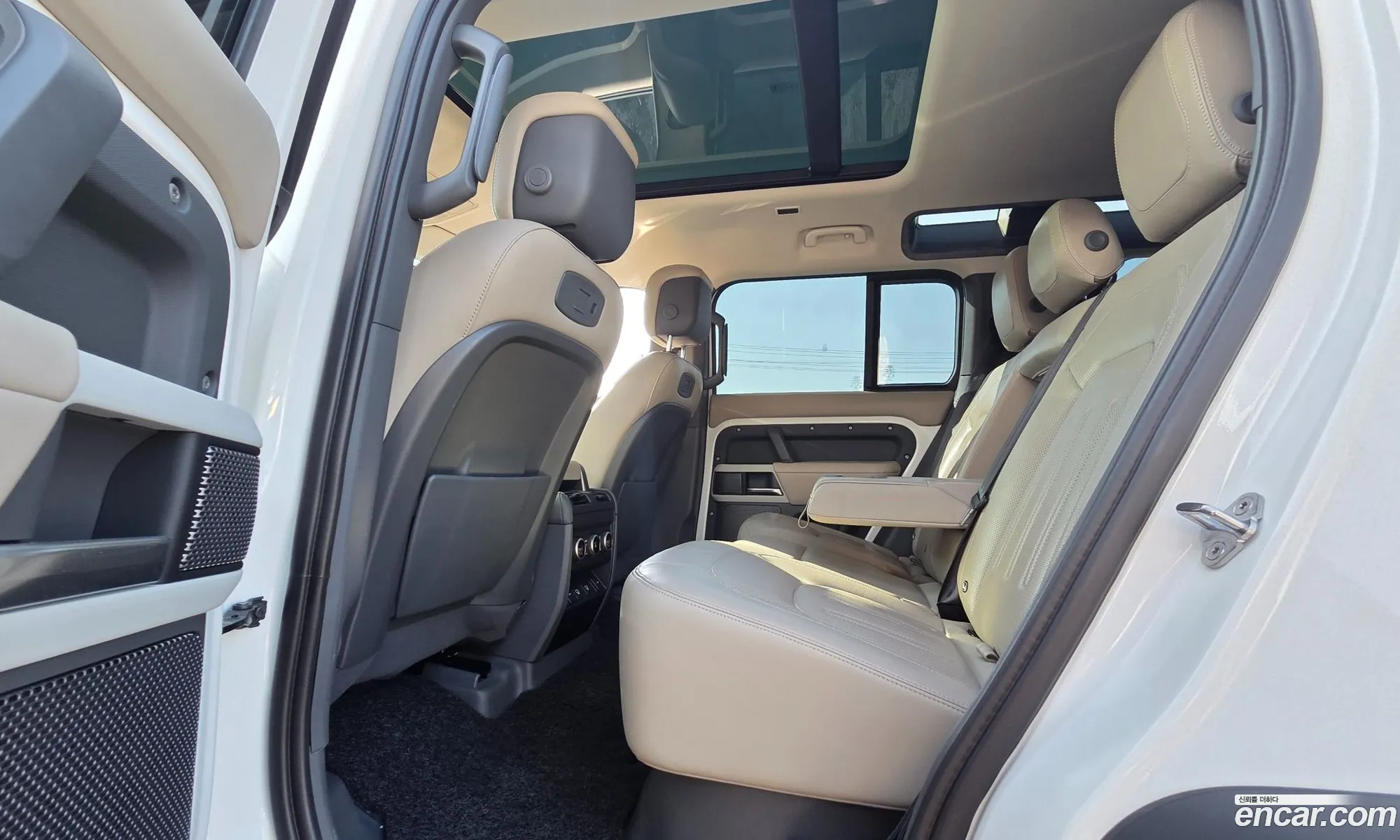 Land Rover Defender 2021 — 11