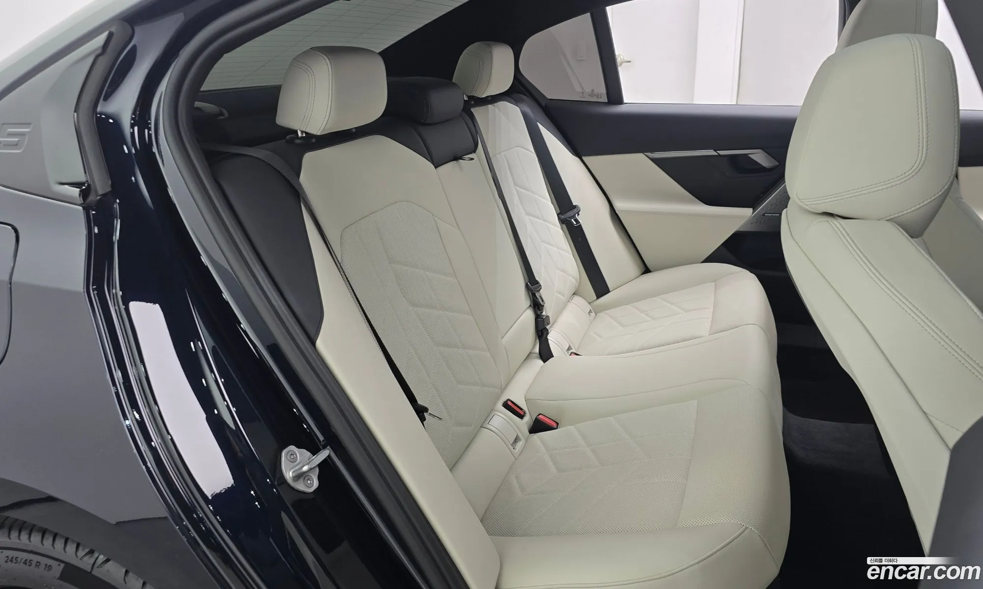 BMW 5 Series 2025 — 21