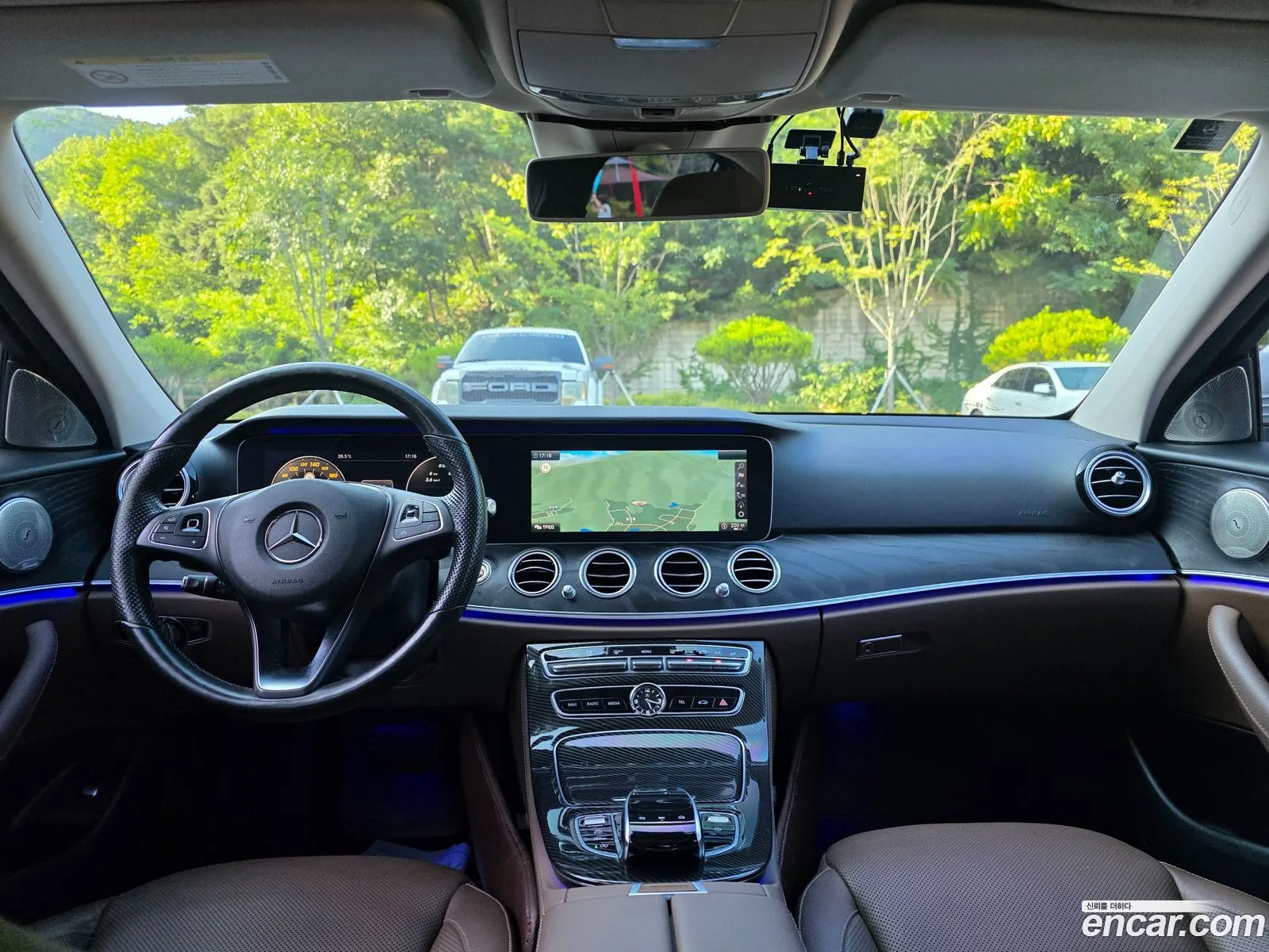 Mercedes-Benz E-Class W213 2016 — 18