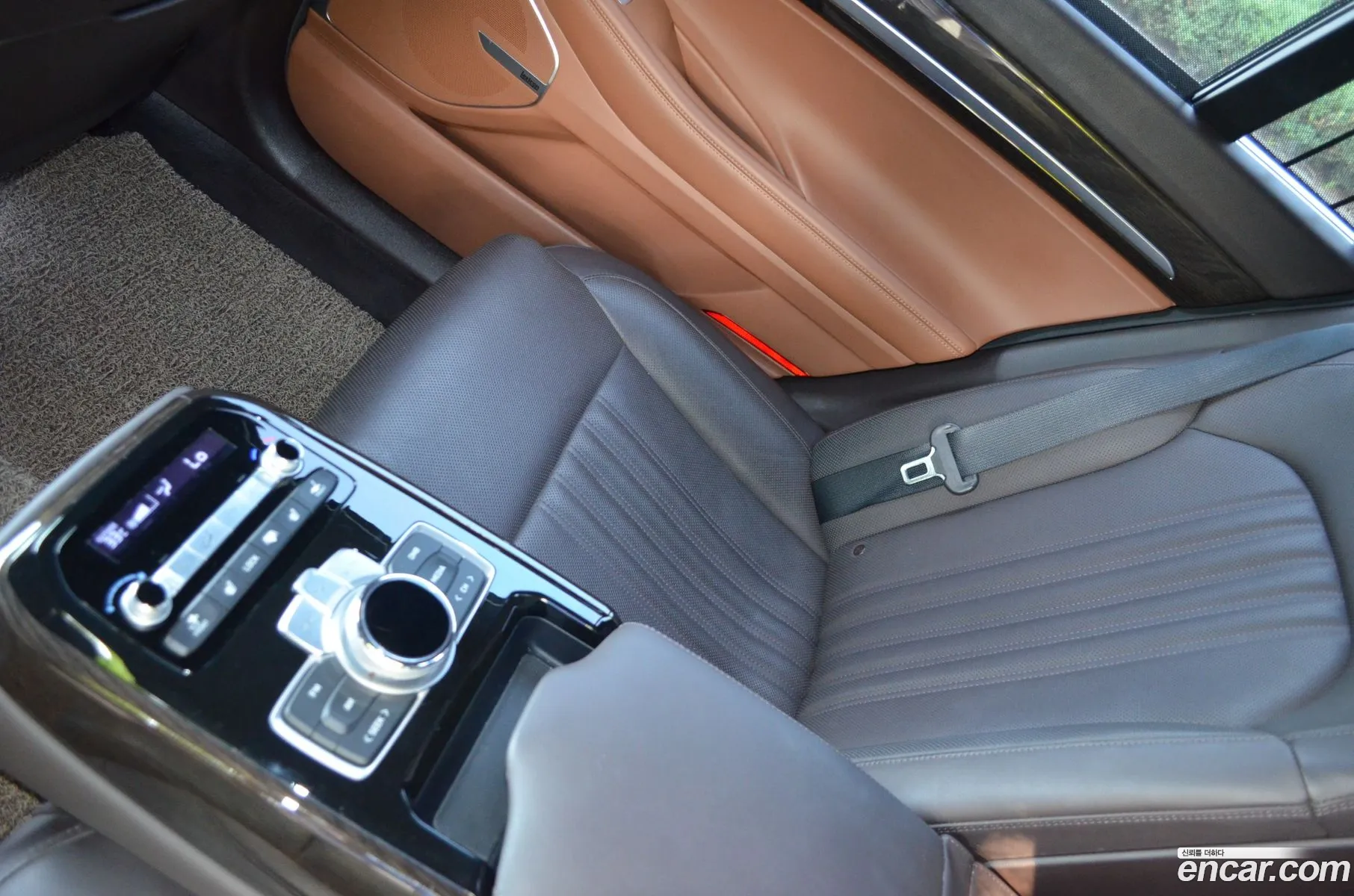 Genesis G90 2019 — 18